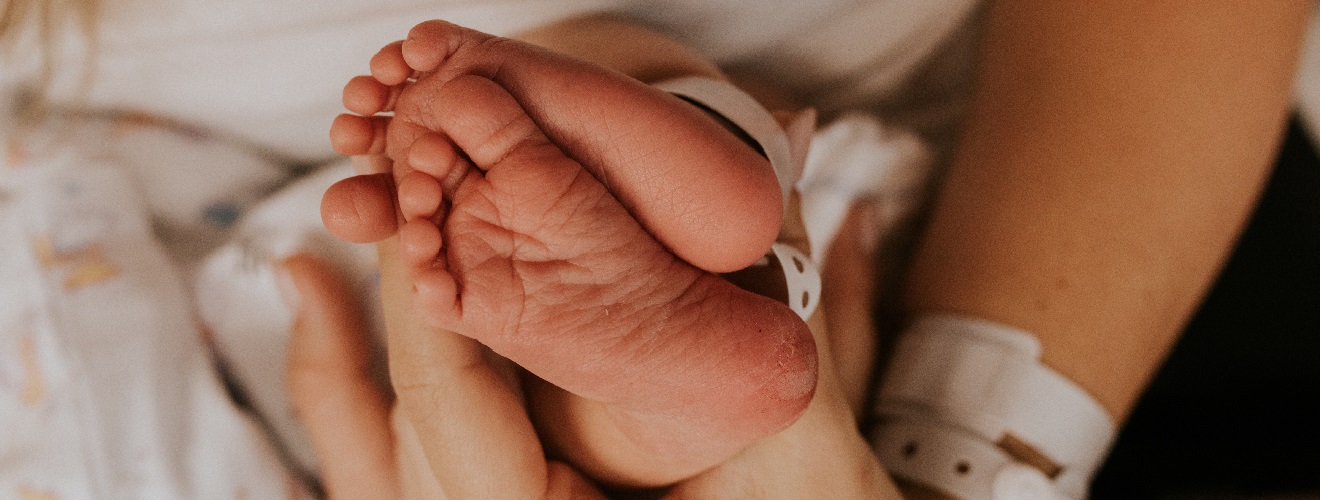 תמונה של כפות רגליים של תינוק